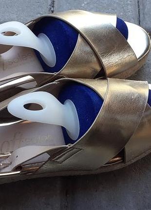 Красивые женские золотистые босоножки george 38р.,по стельке 24,5см.эко кожа