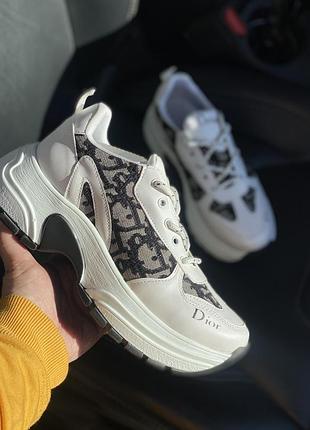 Женские кроссовки на платформе турция белого цвета очень легкие и качественные.