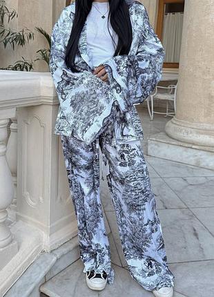 Шелковый костюм под диор