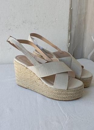 Оригинальные босоножки английского брэнда boohoo