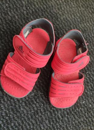 Дитячі босоніжки adidas