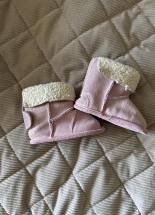 Пинетки, угги, сапожки chicco
