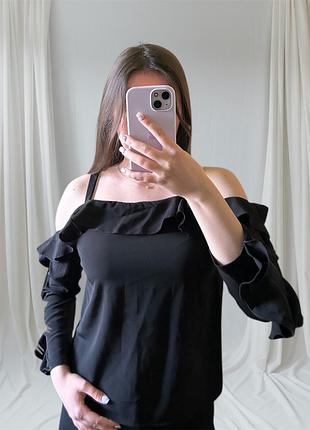 Красива чорна блузка