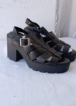 Испанские кожаные босоножки