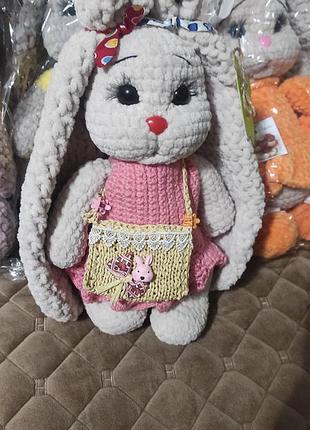 Зайка с длинными ушами.