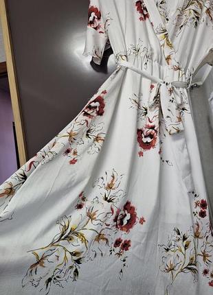 Длинное легкое платье с поясом