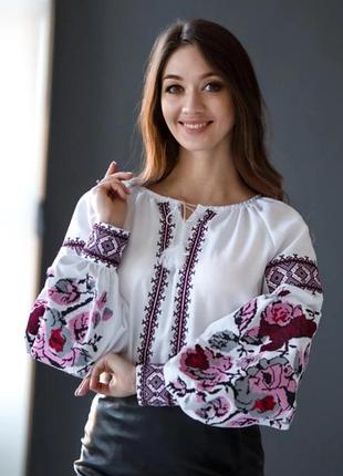 Вышиванка женская эффектная с цветами