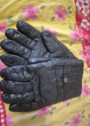 Кожаные перчатки