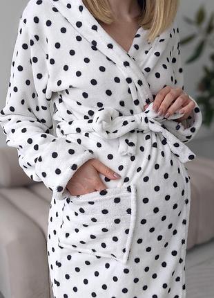 Теплый белый махровый халат горох