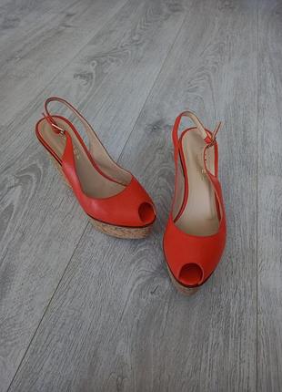 Кожаные босоножки италия