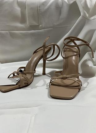 Босоніжки zara