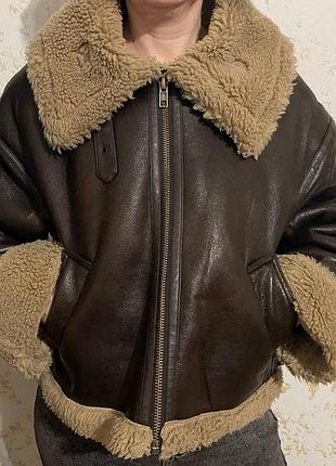 Коричнева укорочена дублянка — тепло в стилі “city chic”!