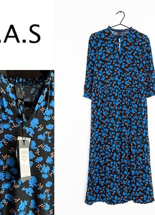 Сукня з синіми квітами