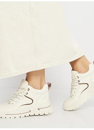 Кросівки жіночі lonza нові молочні 37 р