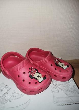 Кроксы красные