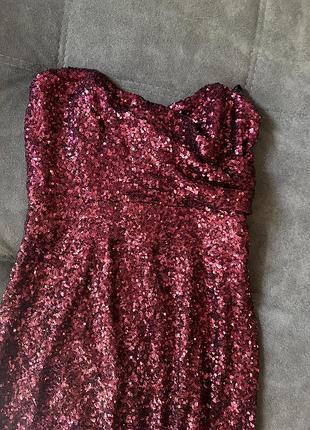 Сукня вишневого кольору вся в паєтках