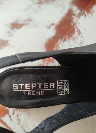 Кожаные босоножки