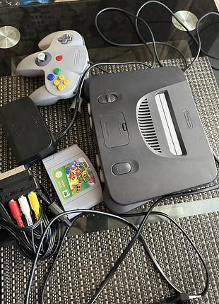 Nintendo 64, оригінал. чудовий стан, працює ідеально. консоль + контролер + кабелі