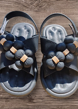 Сандалии на девочку