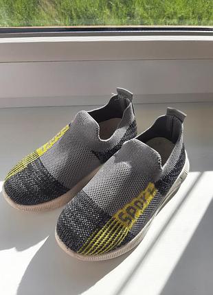 Кроссовки детские размер 27 стан хороший