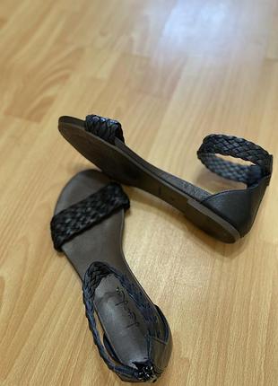 Босоніжки жіночі