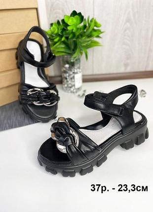 Крутезні чорні босоніжки