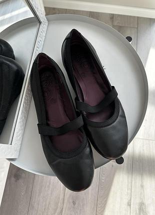 Шкіряні туфлі clarks балетки з натуральної
