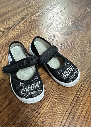 Тапочки для дівчинки в гарному стані