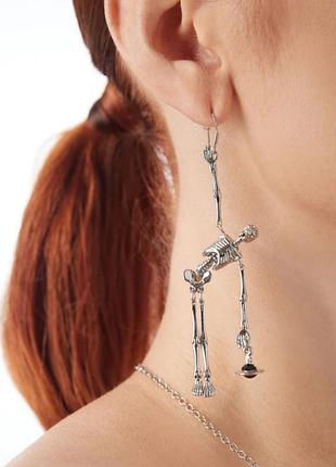 Сережки vivienne westwood skeleton