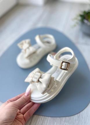 Босоніжки на випускний