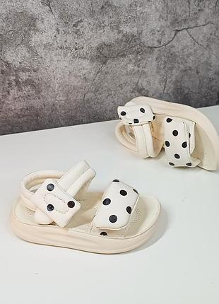 Дитячі босоніжки для дівчинки