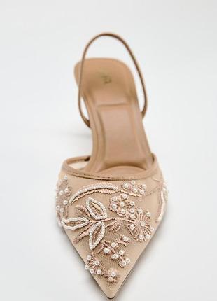 Туфлі з вишивкою zara