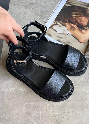 Босоніжки пітон