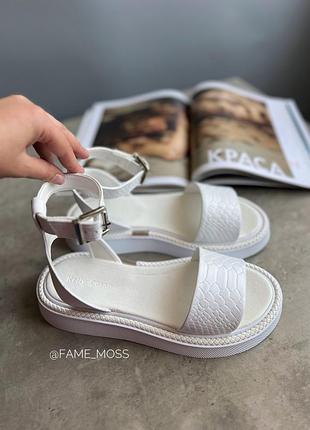 Босоніжки пітон