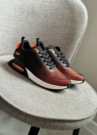 Кросівки жіночі