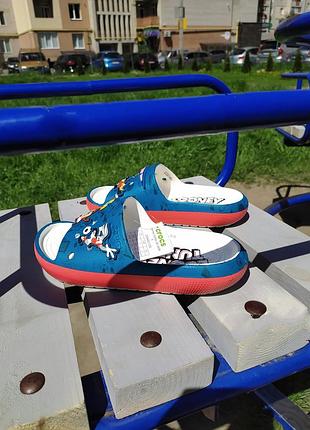 Классические шлепанцы crocs looney tunes classic slide gs white, оригинал
