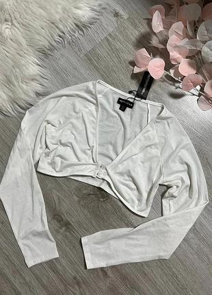 Короткий лонслив от prettylittlething