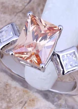 Прямокутне кільце з морганітом і фіанітами