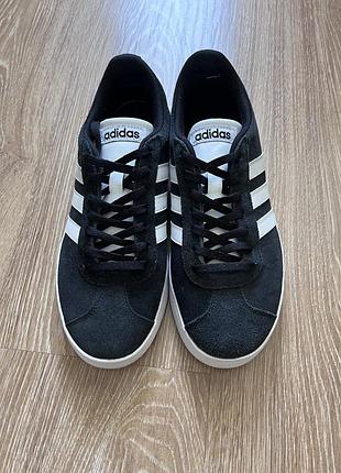 Замшеві кросівки adidas court