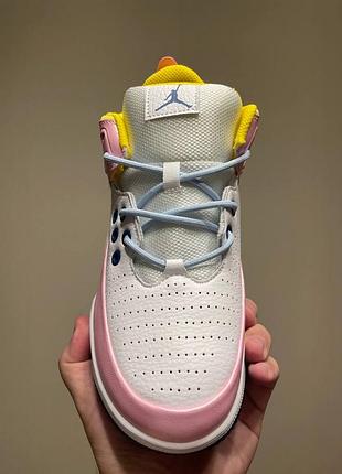 Кросівки жіночі