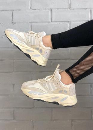 Жіночі кросівки adidas yeezy boost 700 white