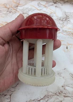 Продам пластиковую беседку с диапозитивом внутри, срсер, 50-60 лет.