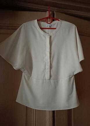 Нарядная блузка молочного цвета