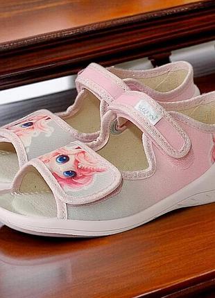 Ортопедические открытые тапочки капчики текстильные босоножки для девочки валди waldi является единорог