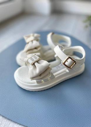 Босоножки для девочек