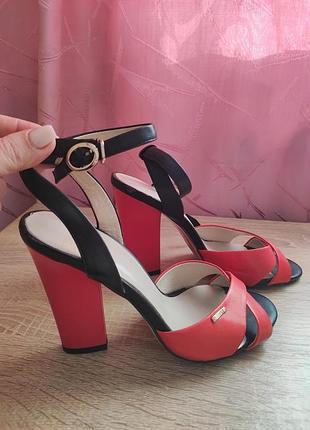 Босоножки женские кожаные respect