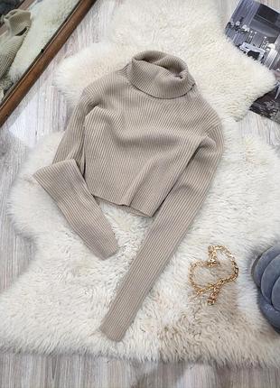 Вкорочений гольф в рубчик з високим воротом женский укороченный гольф в рубчик свитер бежевый