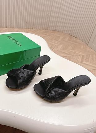 Bv 2025 мюли из лакированной кожи в стиле минимализм