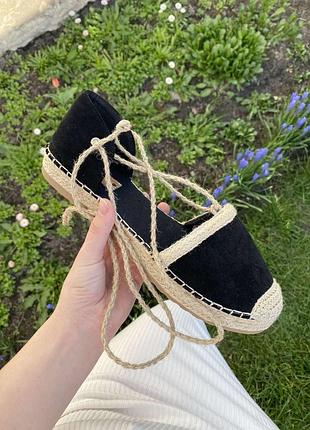 Туфлі на завʼязках