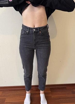 Сірі джинси